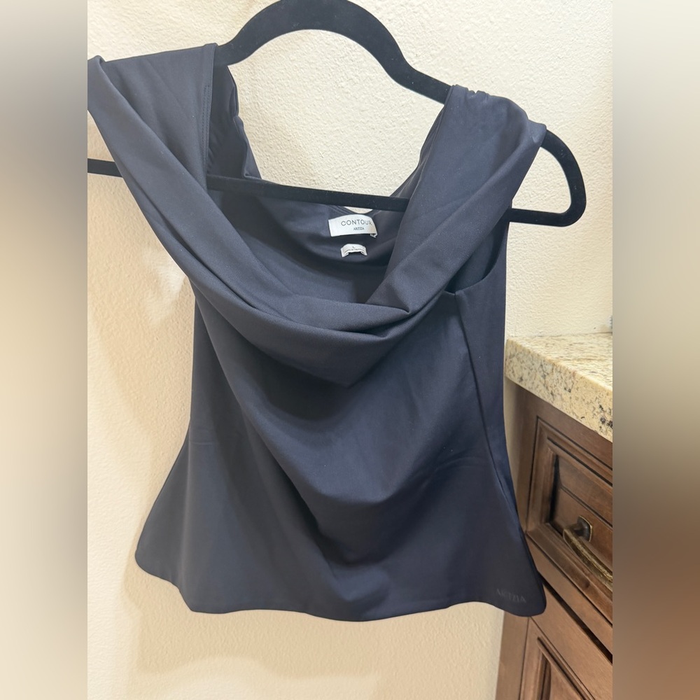 Aritzia Contour Black Cowl Neck Women’s Top. Size L.